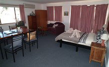 Ambleside Bed And Breakfast Cabins - Sunshine Coast Guide 2