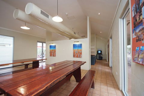 Ayers Rock - Outback Pioneer Lodge - Sunshine Coast Guide 6