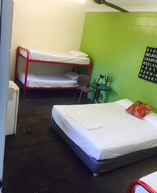 Adventurers Backpackers Resort - Sunshine Coast Guide 2