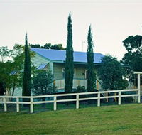 Milford Country Cottages - Sunshine Coast Guide