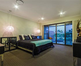 Aqua Palms At Vogue Holiday Homes - Sunshine Coast Guide 3