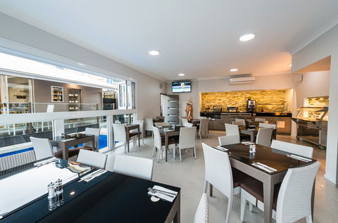 Athena Motel Apartments - Sunshine Coast Guide 2