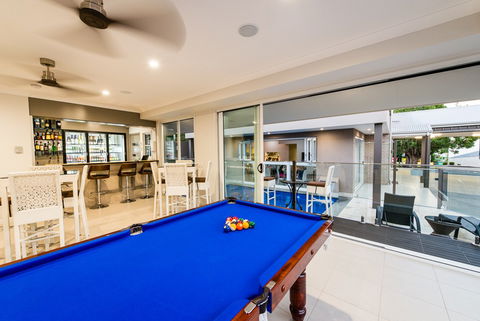Athena Motel Apartments - Sunshine Coast Guide 4