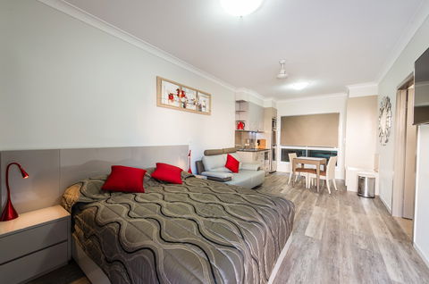 Athena Motel Apartments - Sunshine Coast Guide 7
