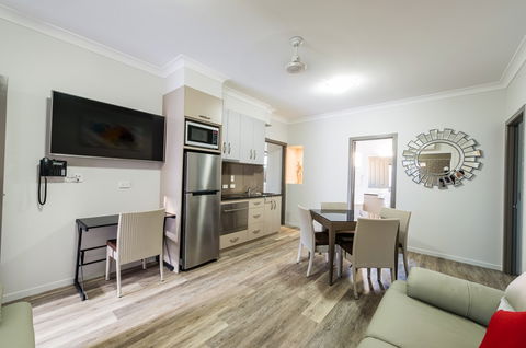 Athena Motel Apartments - Sunshine Coast Guide 8
