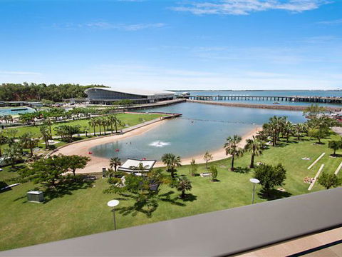 Akuna Waterfront - Sunshine Coast Guide 2