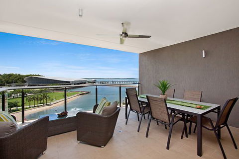 Akuna Waterfront - Sunshine Coast Guide 6