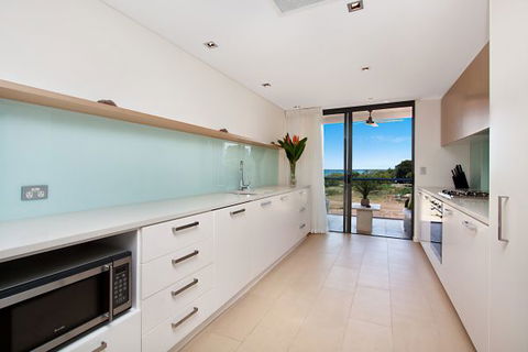 Akuna Waterfront - Sunshine Coast Guide 9