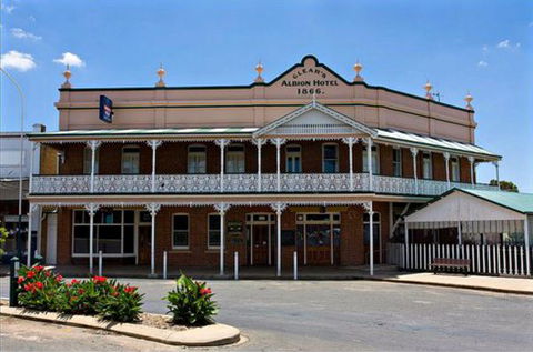 Albion Hotel Grenfell - Sunshine Coast Guide 1