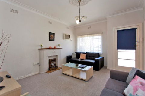 Relax On Regina - Sunshine Coast Guide 56