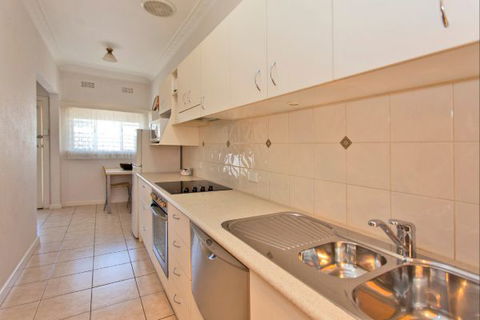 Relax On Regina - Sunshine Coast Guide 57