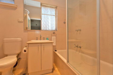 Relax On Regina - Sunshine Coast Guide 59