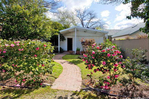 Relax On Regina - Sunshine Coast Guide 10