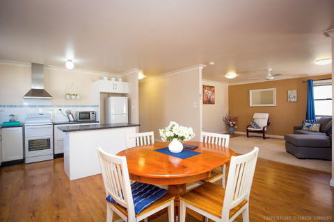 Dell-Lee Cottage - Sunshine Coast Guide 3