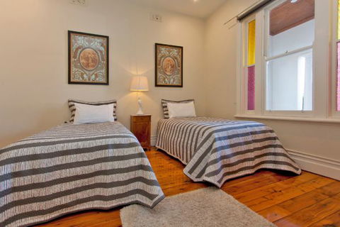 Elegance On Englehardt - Sunshine Coast Guide 4