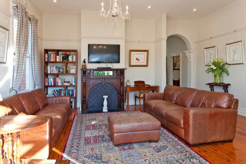 Elegance On Englehardt - Sunshine Coast Guide 5