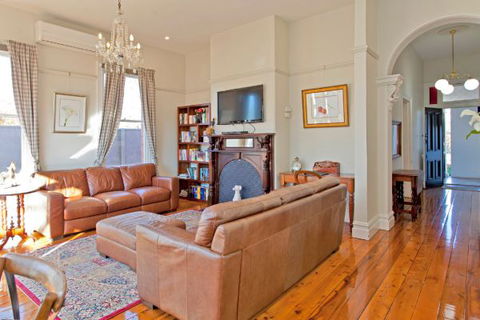 Elegance On Englehardt - Sunshine Coast Guide 6