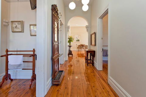 Elegance On Englehardt - Sunshine Coast Guide 7
