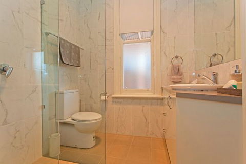 Elegance On Englehardt - Sunshine Coast Guide 8