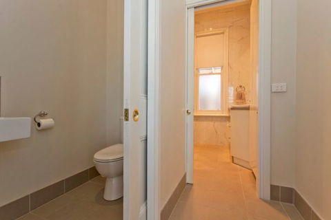Elegance On Englehardt - Sunshine Coast Guide 9