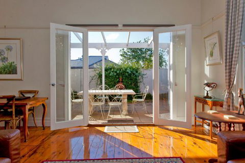 Elegance On Englehardt - Sunshine Coast Guide 10