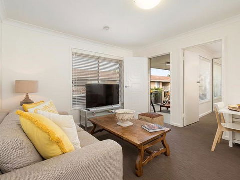 Relax On Regina - Sunshine Coast Guide 18