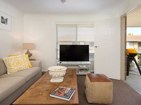 Relax On Regina - Sunshine Coast Guide 19