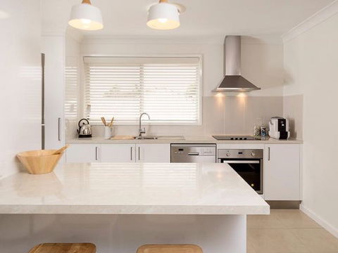 Relax On Regina - Sunshine Coast Guide 23