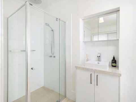 Relax On Regina - Sunshine Coast Guide 25