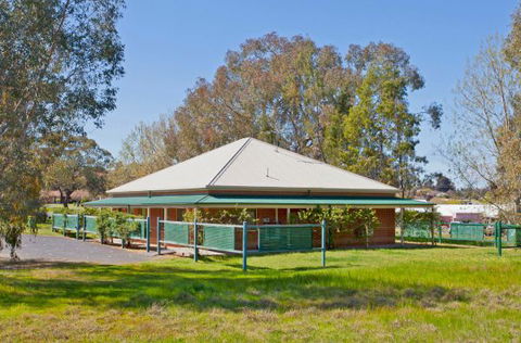 Relax On Regina - Sunshine Coast Guide 29