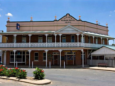 Albion Hotel Grenfell - Sunshine Coast Guide 0
