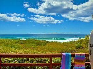 Surfside On Mollymook Beach - Sunshine Coast Guide 0