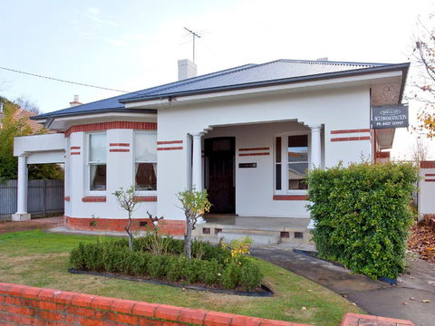 Elegance On Englehardt - Sunshine Coast Guide 0