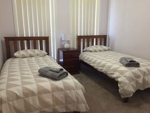 Relax On Regina - Sunshine Coast Guide 64