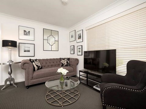 Relax On Regina - Sunshine Coast Guide 11