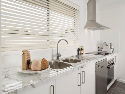 Relax On Regina - Sunshine Coast Guide 15