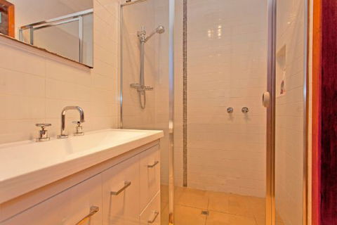 Relax On Regina - Sunshine Coast Guide 68