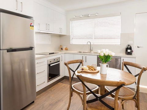 Relax On Regina - Sunshine Coast Guide 36