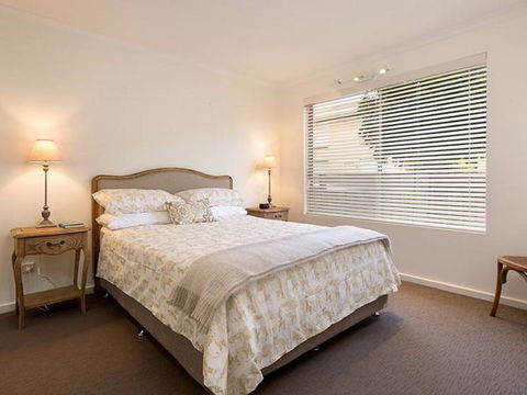 Relax On Regina - Sunshine Coast Guide 37