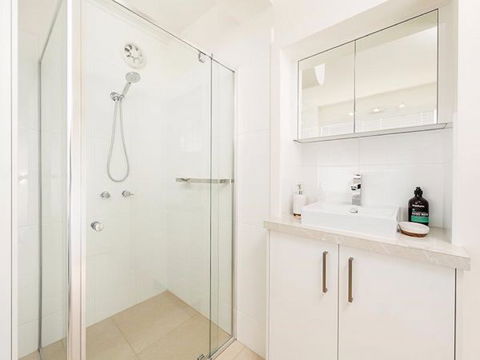 Relax On Regina - Sunshine Coast Guide 39