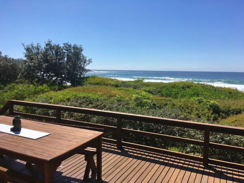 Surfside On Mollymook Beach - Sunshine Coast Guide 4