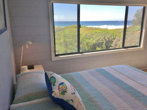 Surfside On Mollymook Beach - Sunshine Coast Guide 6