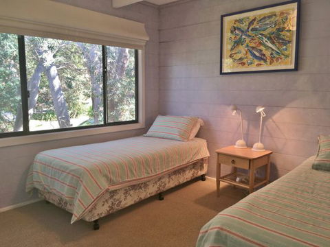 Surfside On Mollymook Beach - Sunshine Coast Guide 8