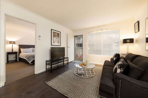 Relax On Regina - Sunshine Coast Guide 42