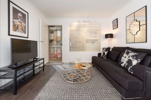 Relax On Regina - Sunshine Coast Guide 43