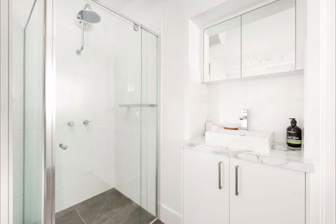 Relax On Regina - Sunshine Coast Guide 46