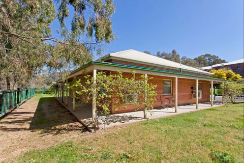 Relax On Regina - Sunshine Coast Guide 47