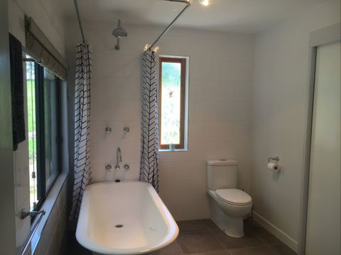 Blackwattle Farm Bed And Breakfast And Farm Stay - Sunshine Coast Guide 5