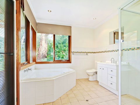 Century 21 SouthCoast: Moana Blue - Sunshine Coast Guide 6