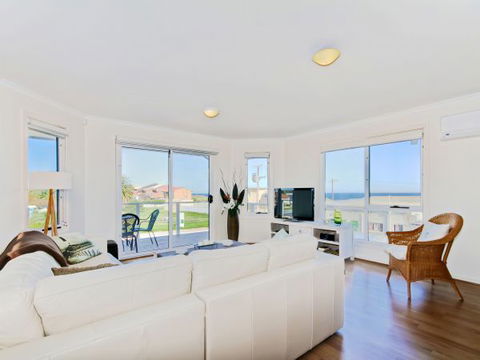 Century 21 SouthCoast: Moana Blue - Sunshine Coast Guide 10